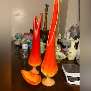 Bittersweet swung vases plus a ashtray
